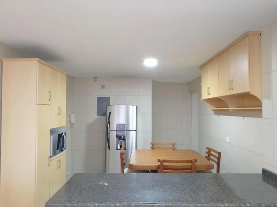 Apartamento Edificio Tuncahuan, 12 De Octubre A 50Mts Swissotel Quito Ecuador